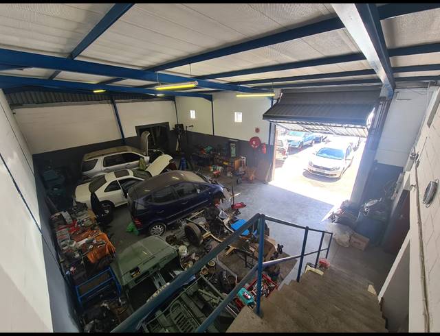 325M² WORKSHOP TO LET IN STIKLAND INDUSTRIAL
